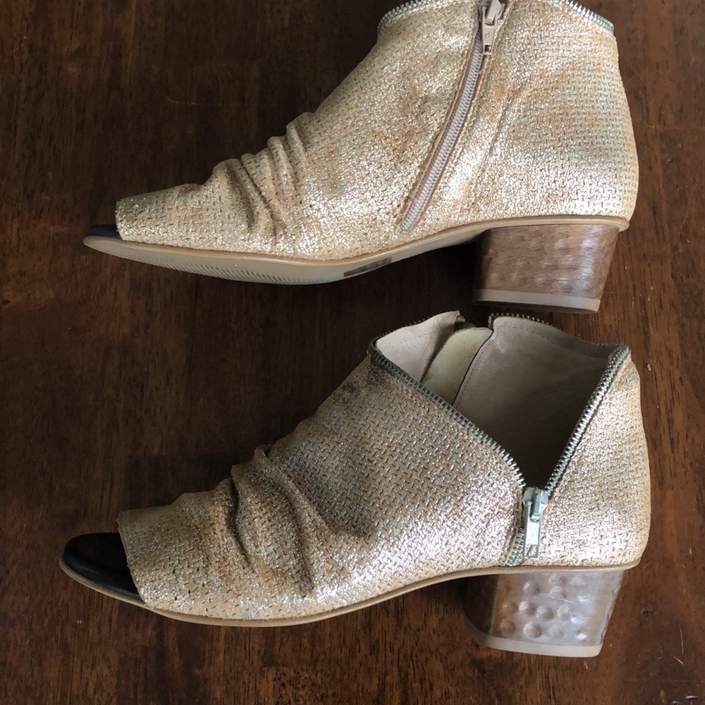 Unity.INdiversity shoes size 9